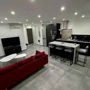 3 Pieces Refait A Neuf. Centre-ville. Appartement